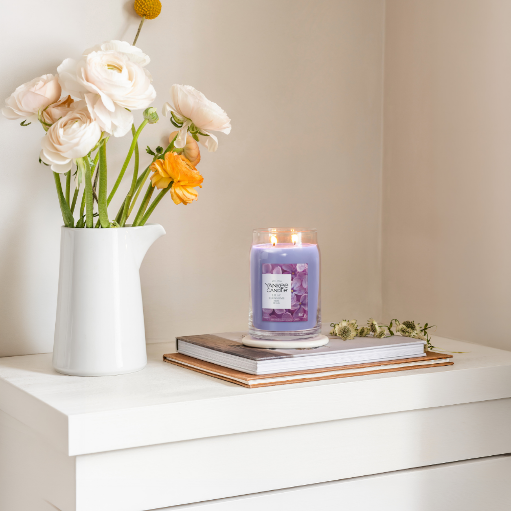 Yankee Candle Lilac Blossoms Large Signature Jar Candle