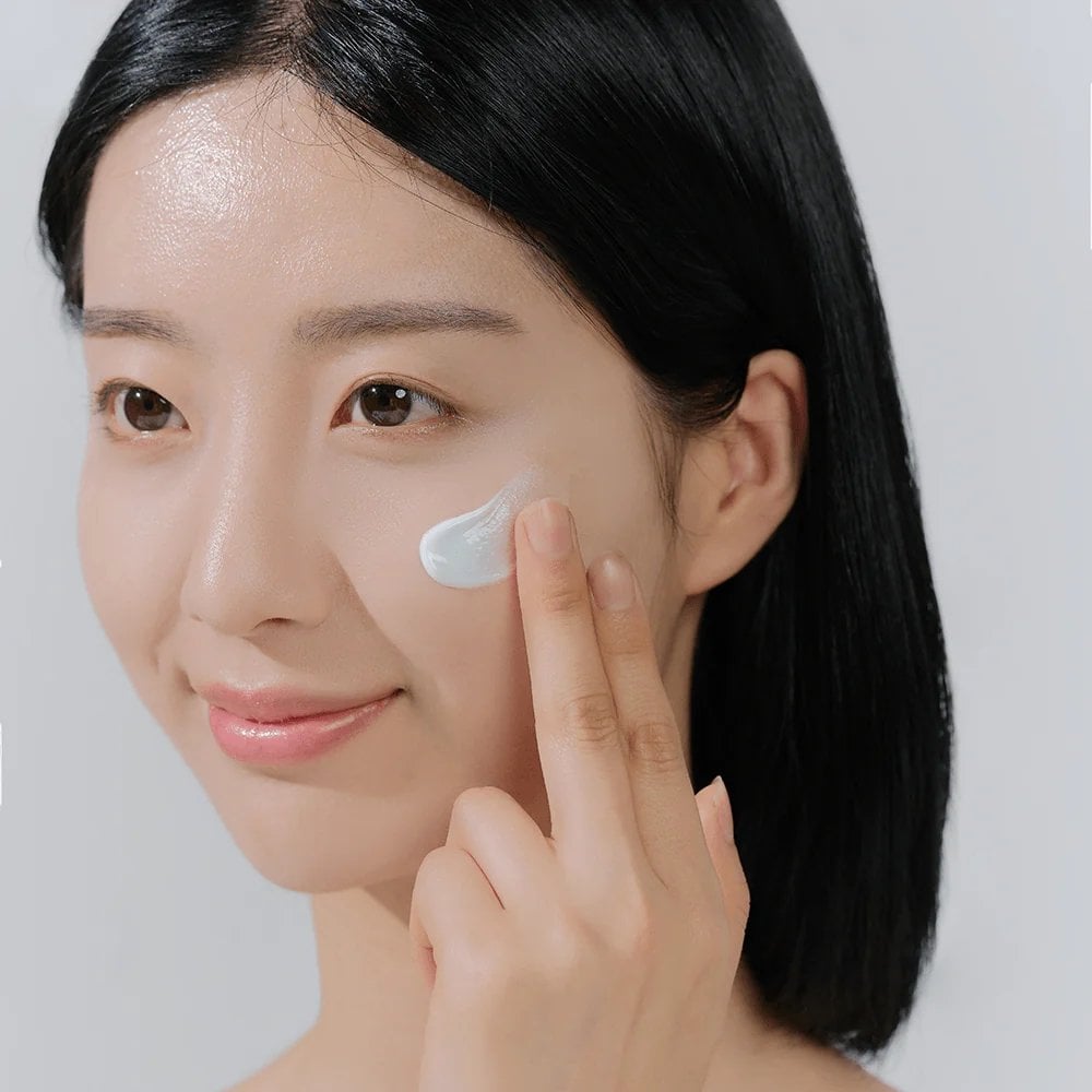 Skin1004 Madagascar Centella Hyalu-Cica Water-Fit Sun Serum PA++++ SPF50+ 50ml